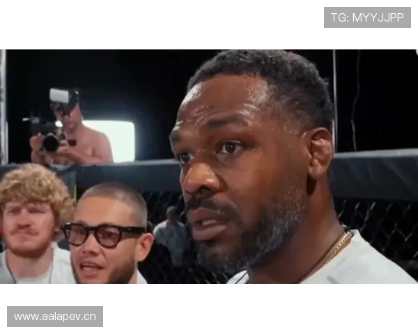 乔恩·琼斯家冰箱里塞满蛋白粉，连狗粮都是定制的